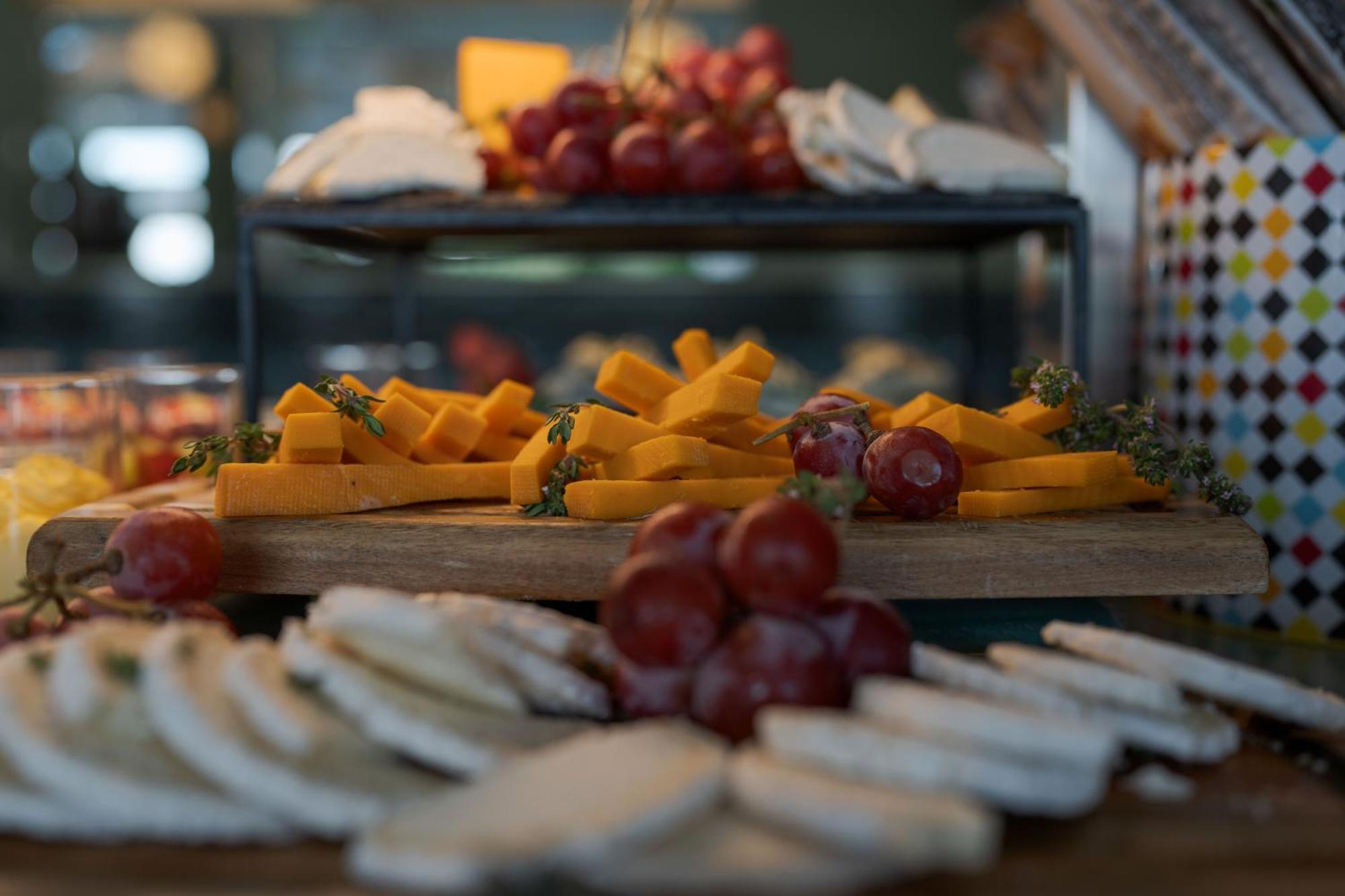 Pestana Blue Alvor Beach Ngoại thất bức ảnh Cheese and fruit